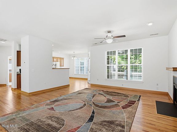 3rd image of 705 Scorpion Drive