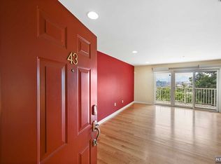 43 Legend Hills Dr, Edgewater, NJ 07020