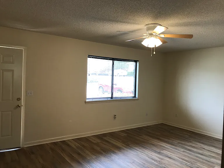 375 Grand Point Dr #F — Photo 2