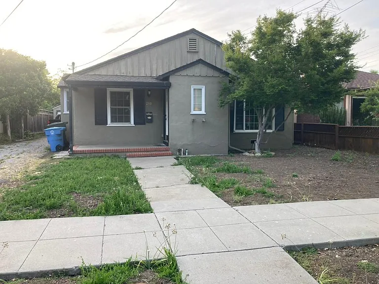 210 Wilton Ave — Photo 1