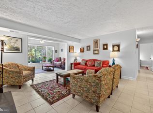 910 Windbrooke Dr #910, Gaithersburg, MD