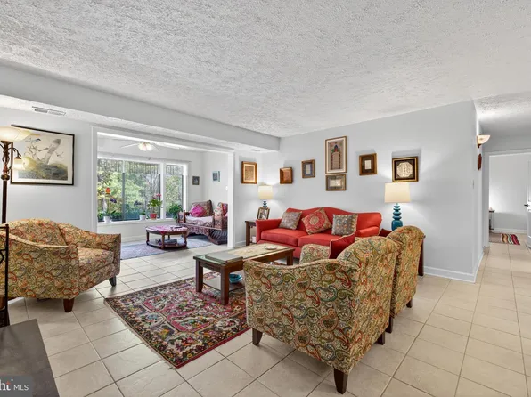 910 Windbrooke Dr #910, Gaithersburg, MD 20879