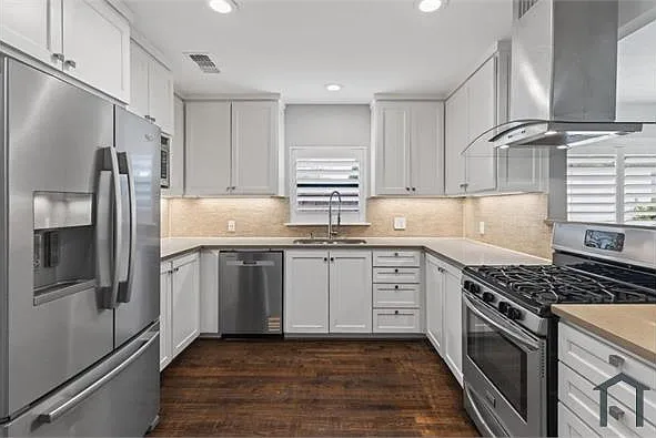 6170 Woodcrest Ln — Photo 3