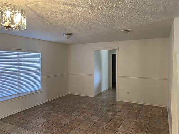 3rd image of 210 Kissimmee Dr