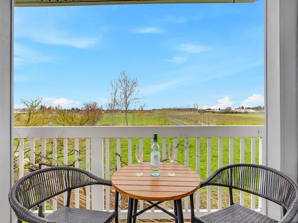 6371 London Rd, Richmond, BC V7E 6V5