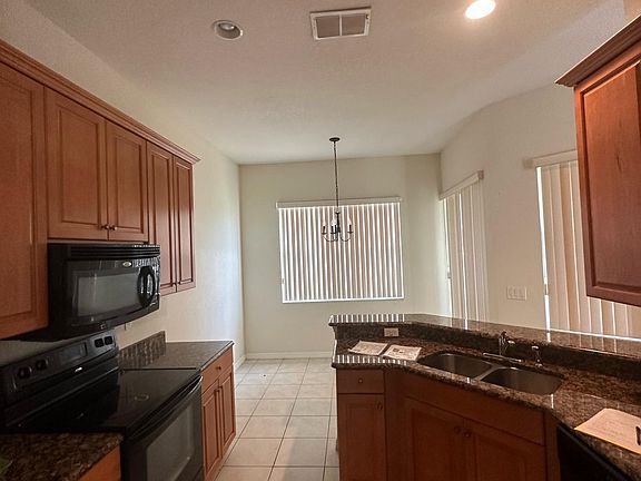 3rd image of 463 Cinnamon Dr