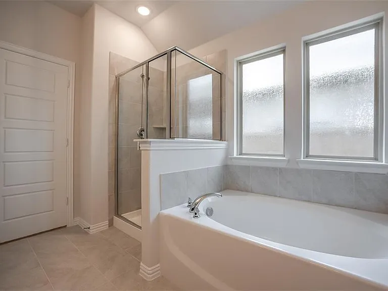 1829 Meadow Trail Ln — Photo 10