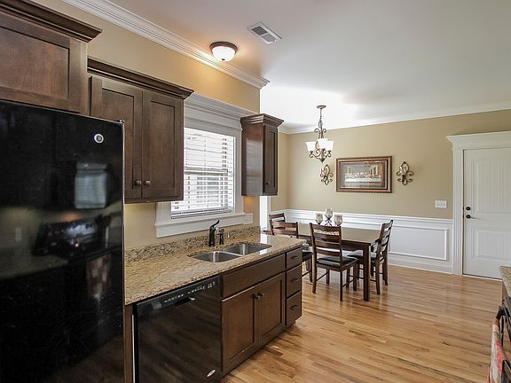 4th image of 732 Willow Cove Dr