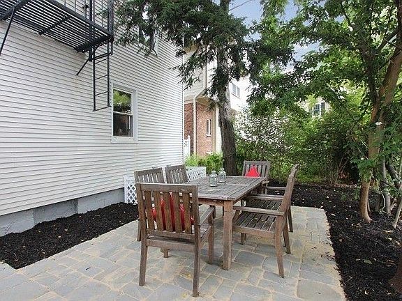 4th image of 290 Essex St