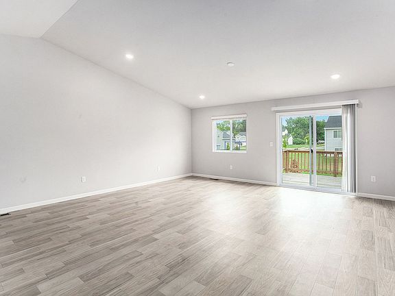 5th image of 208 Wildflower Dr