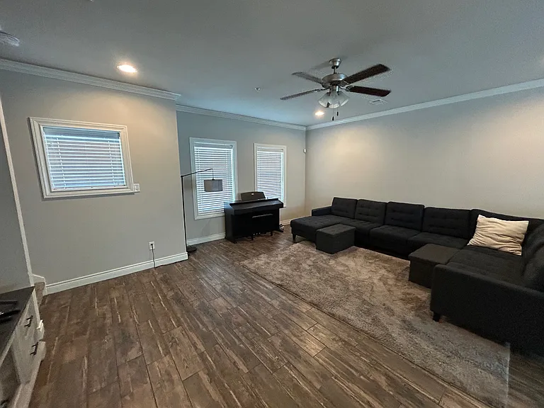 632 Clay St — Photo 3