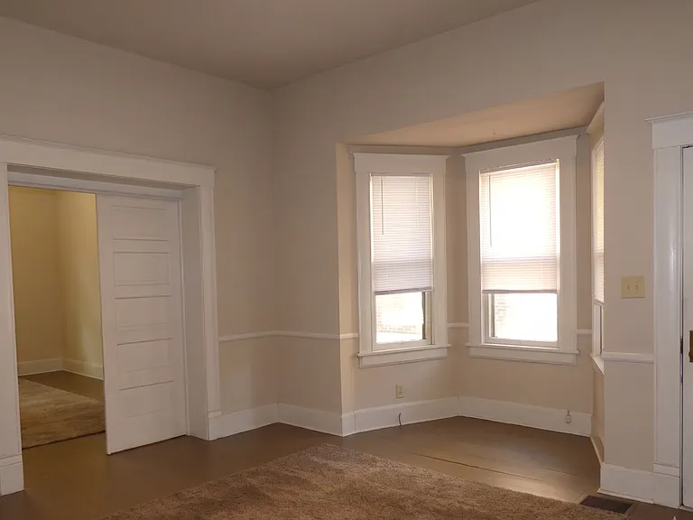 1207 E Elm St — Photo 3