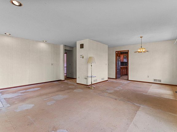 4th image of 2095 Jamison Ave NE