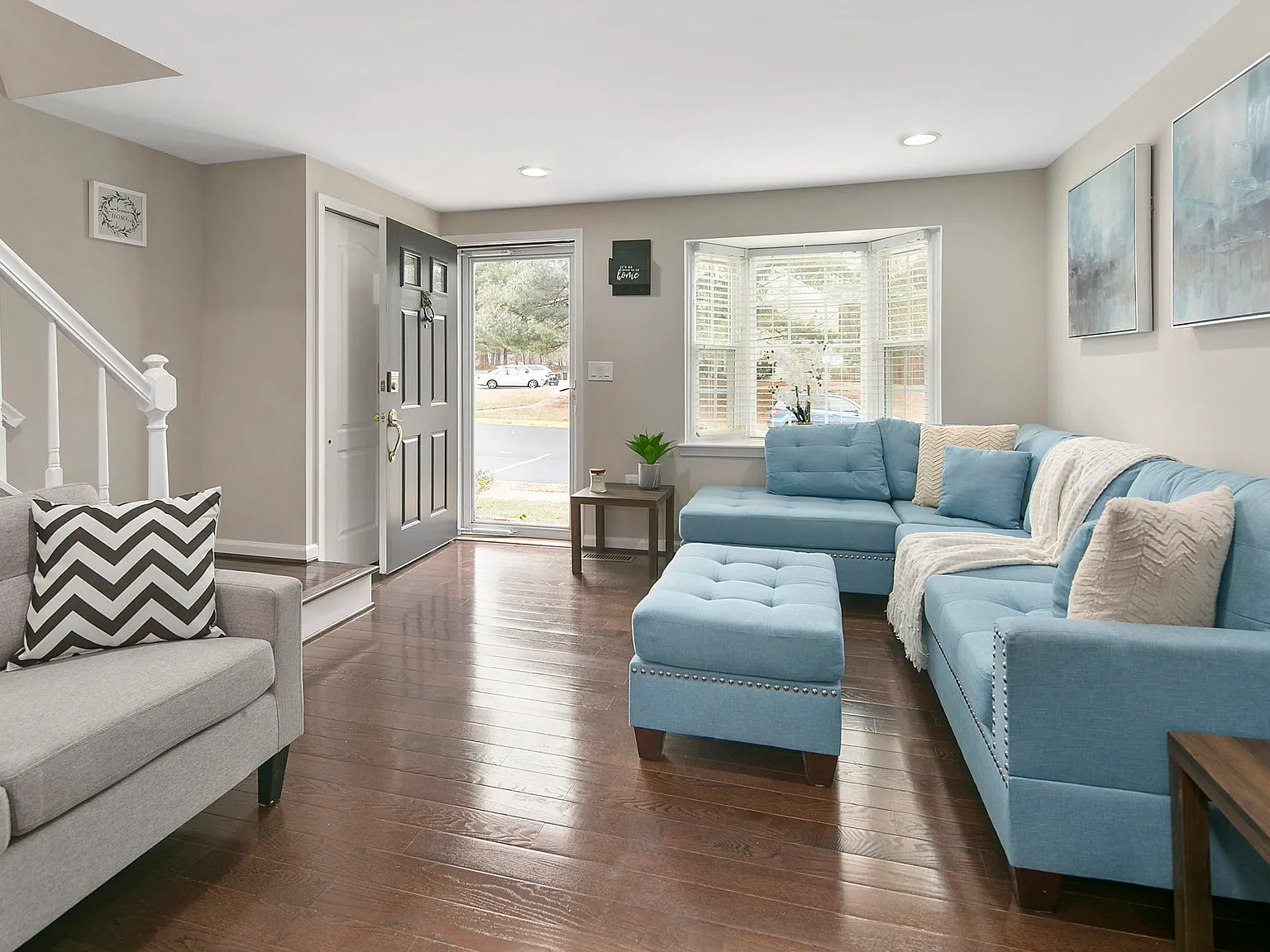 3 bed, 2.5 bath, 1350 sqft, $3,200 — Photo 2
