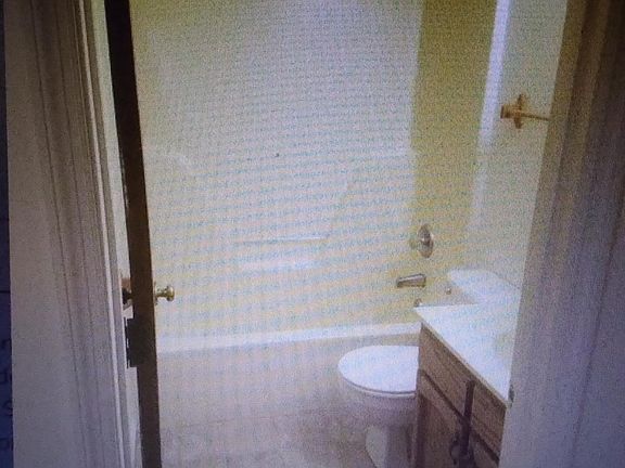 4th image of 101 Maple Hill Dr #2