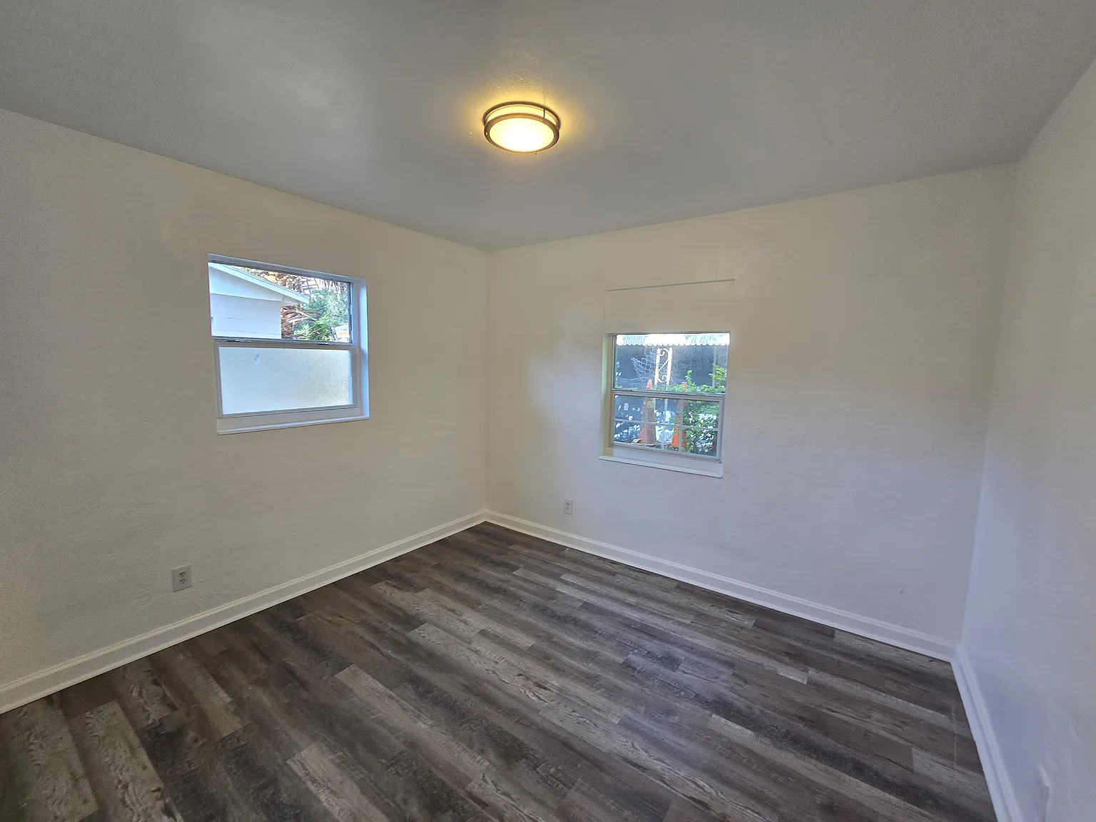 3 bed, 1152 sqft, $2,300 — Photo 3