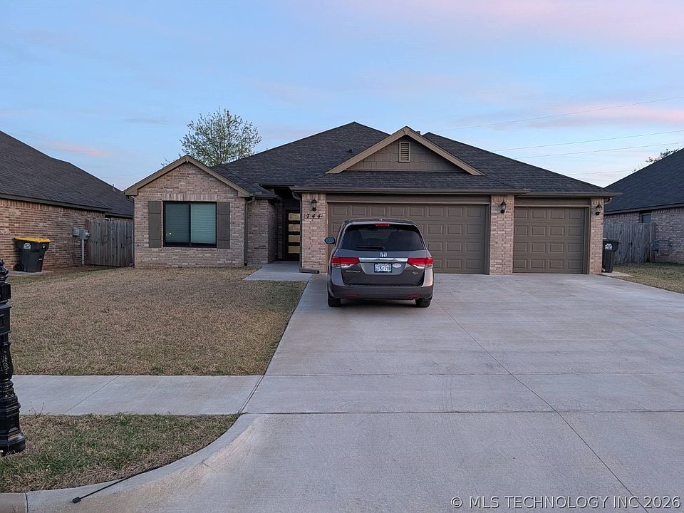 1st image of 744 E 139th Pl