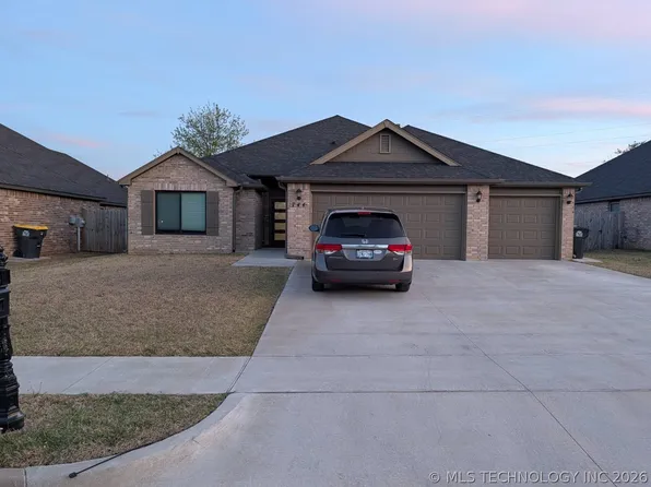 744 E 139th Pl, Glenpool, OK 74033
