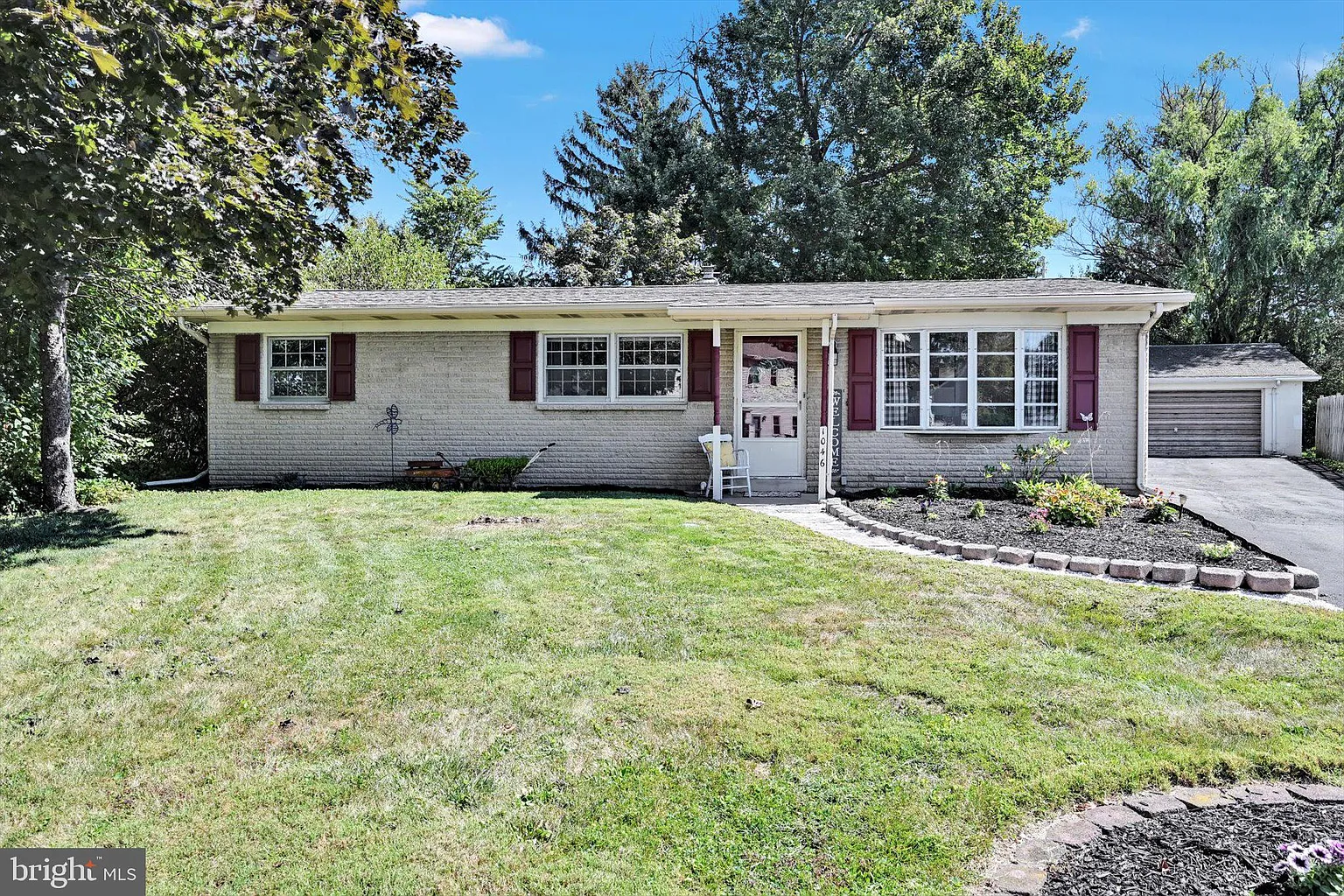 1046 Henn Ave photo 1