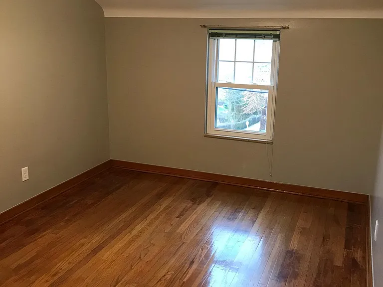 1016 Lindberg Ave — Photo 5