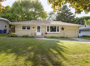 721 Hawthorne Ave, Rockford, IL 61108