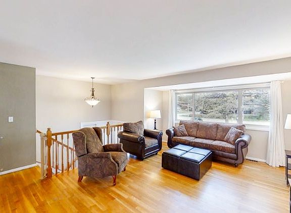 3rd image of 813 Dublin Dr