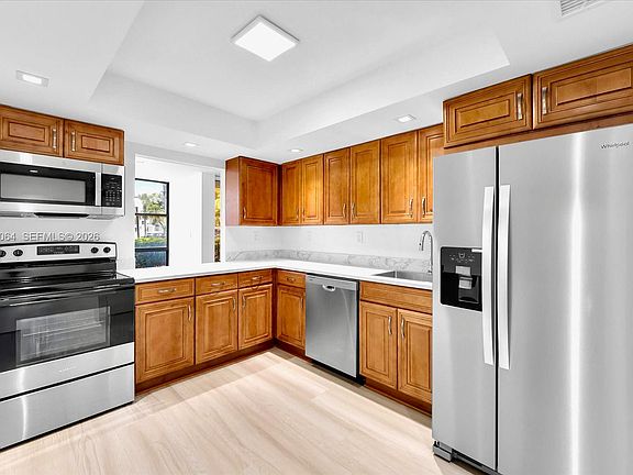 2nd image of 1000 Parkview Dr APT 129