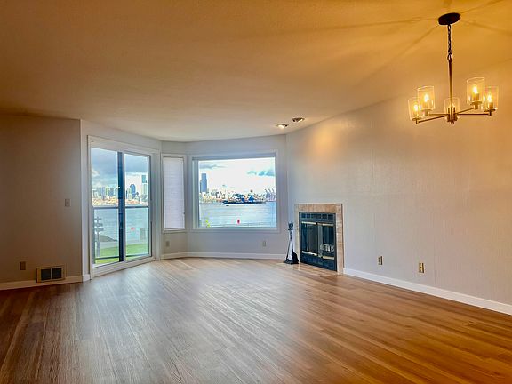 5th image of 1639 Harbor Ave SW Unit 102