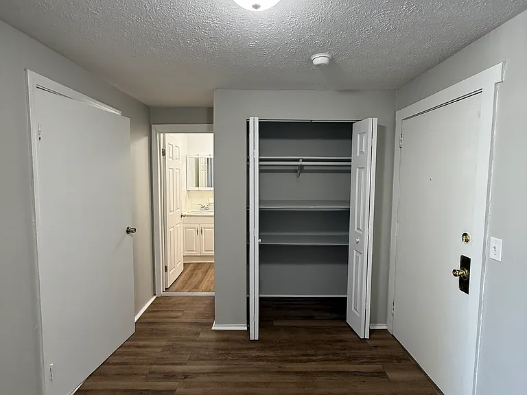 61 Warwick St #8 — Photo 9