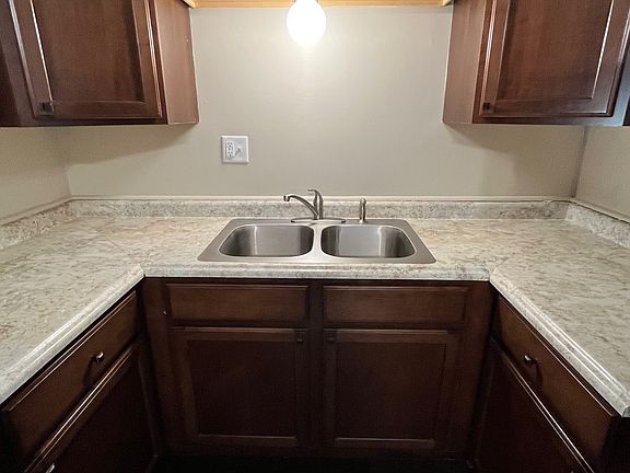5th image of 629 1st Ave W #6