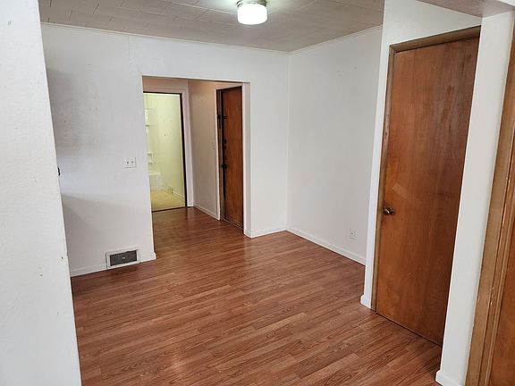 4th image of 1324 E 10th St #3