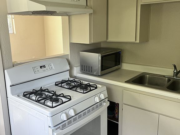 2nd image of 622 Laurel St #6205