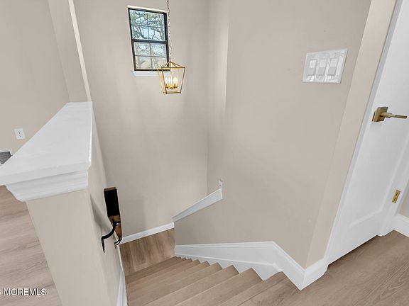 3rd image of 105 Larkspur Lane
