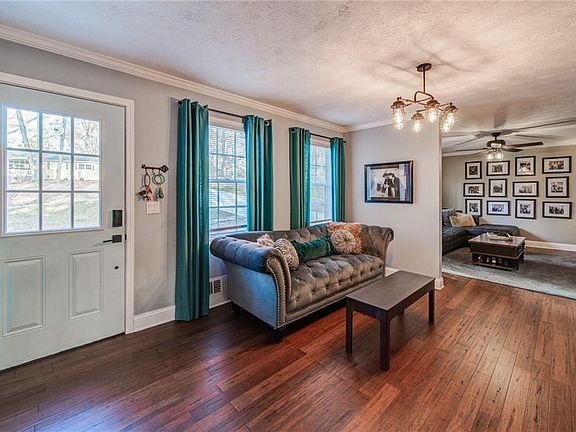 2nd image of 405 Katherine Ln