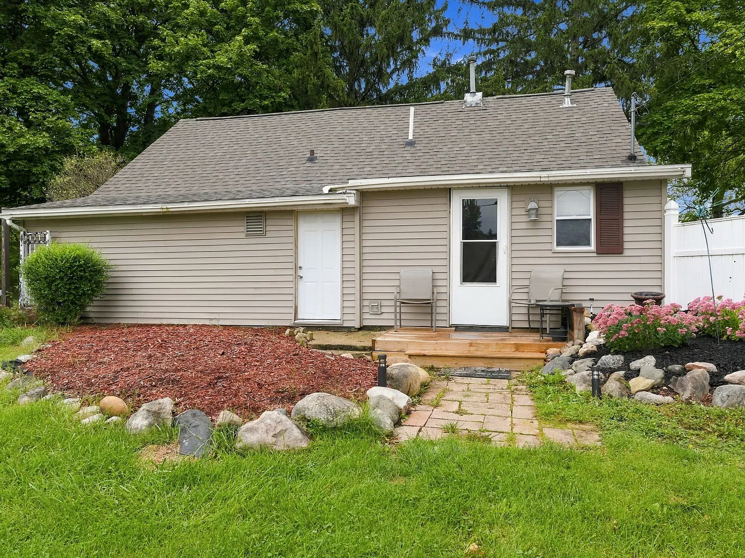3 bed, 1220 sqft, $1,500 — Photo 4