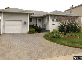 443 Bunker Dr, Oceanside, NY 11572