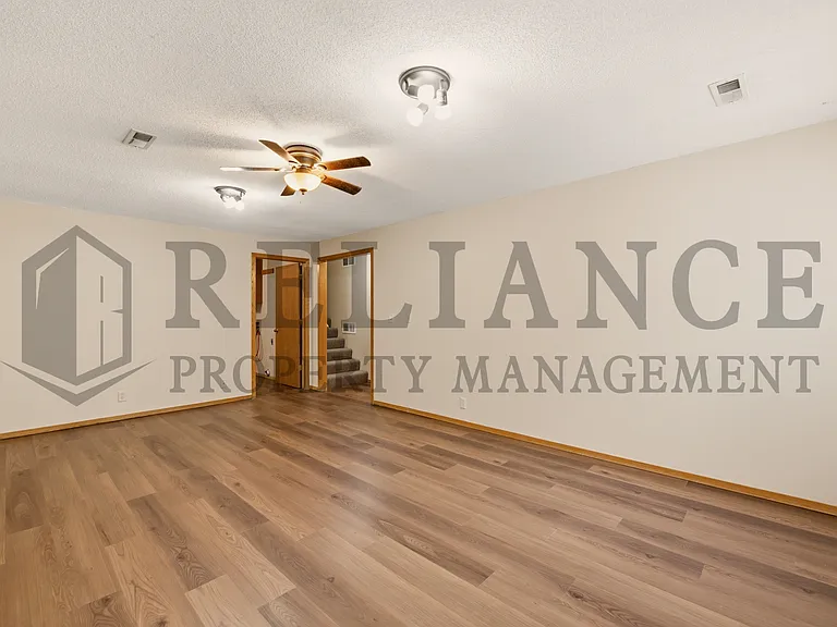 516 N Lakeside Dr — Photo 38
