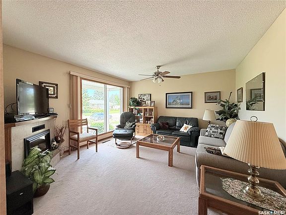 5th image of 51 Tufts CRESCENT