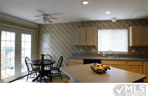 BREAKFAST AREA.jpg