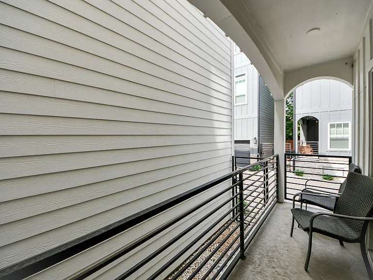 1223 W 16th St #B — Photo 2