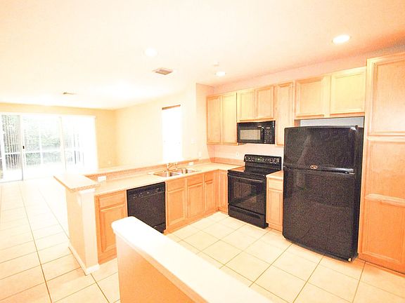 3rd image of 9788 Lago Dr