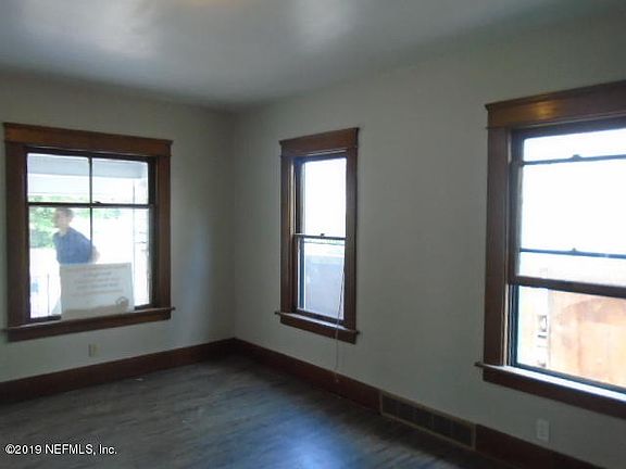 2nd image of 717 Kenilworth Ave SE