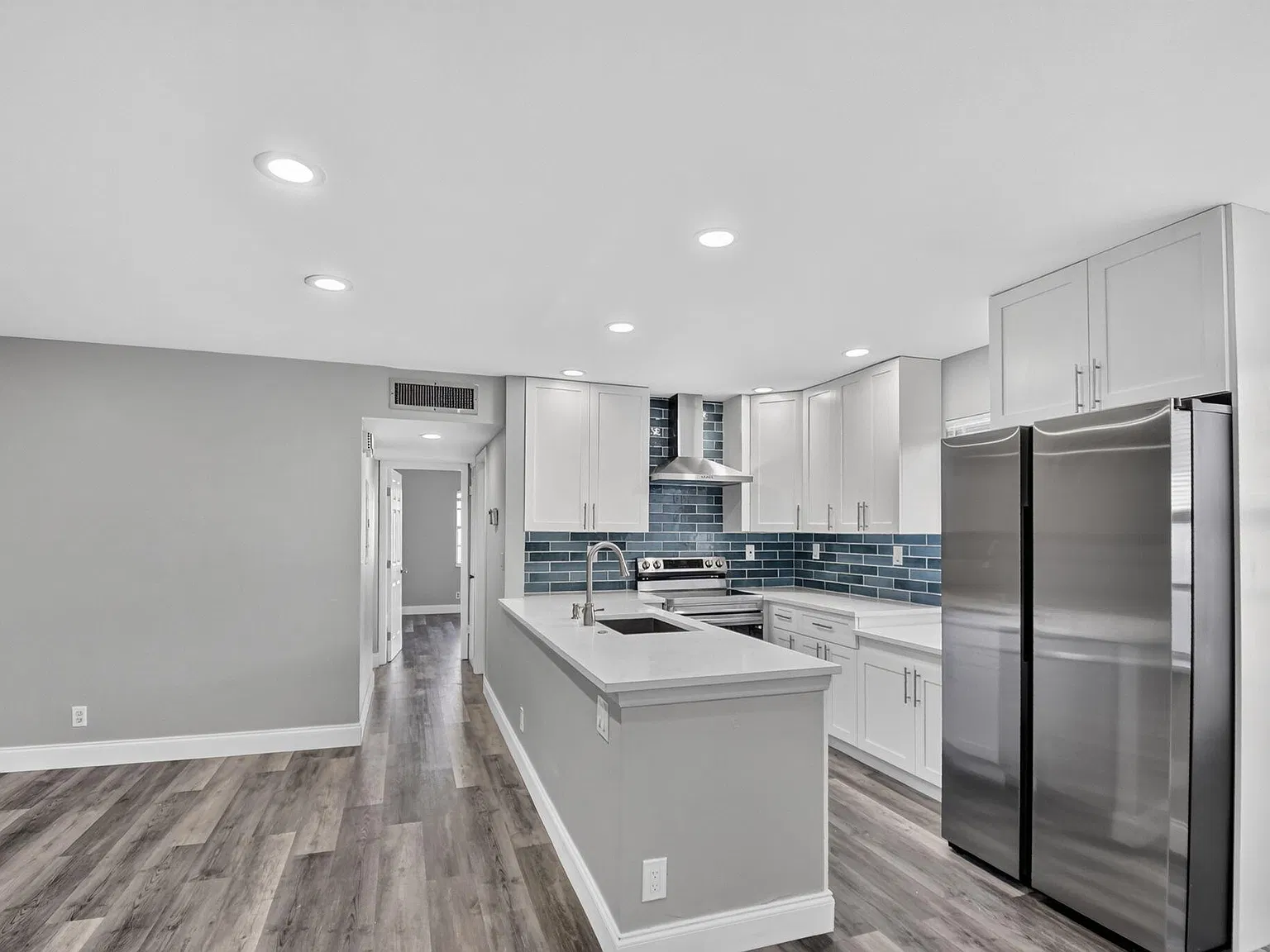 2 bed, 2.0 bath, 902 sqft, $2,000 — Photo 4