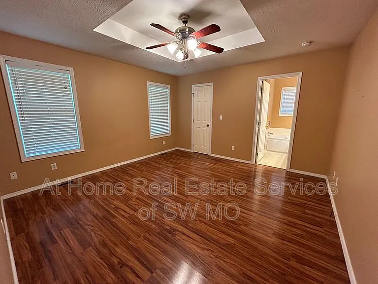 216 E Robin Rd — Photo 8