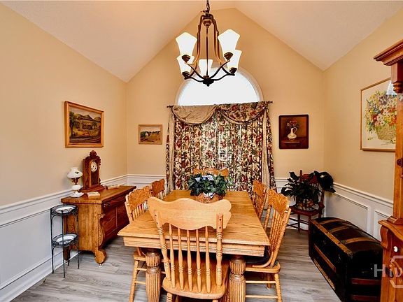 3rd image of 531 Scarlet Oak Drive
