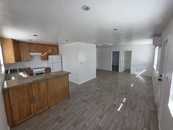 4th image of 8034 Ney Ave