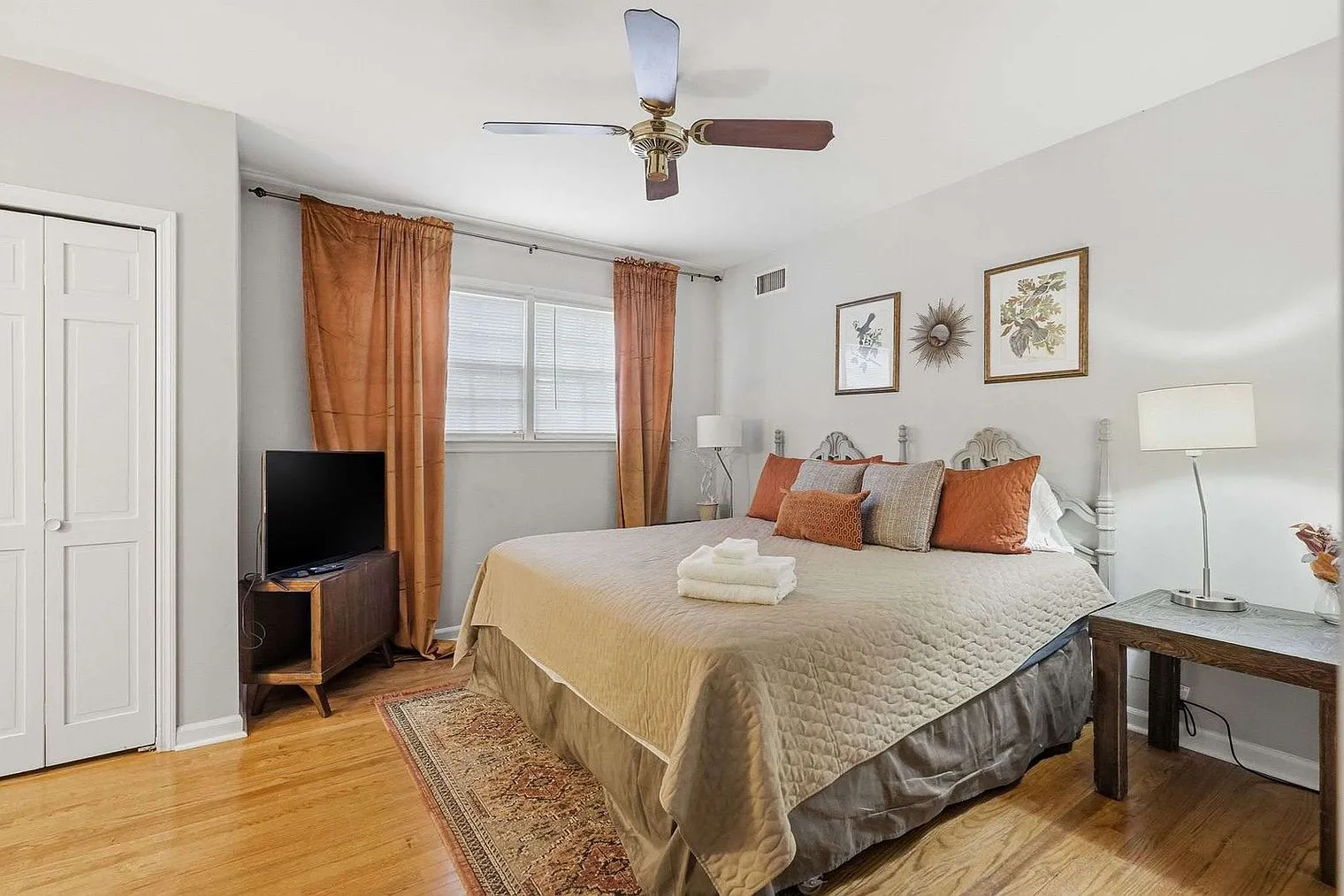 5 bed, 2.0 bath, 1991 sqft, $8,555 — Photo 4