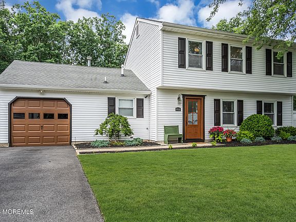 3rd image of 1466 Arapaho Court