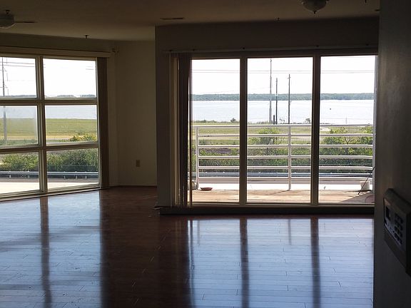 3rd image of 5219 Le Parc Dr APT 4