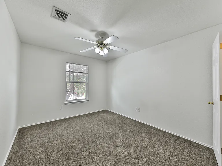 210 Hallie Pass — Photo 32